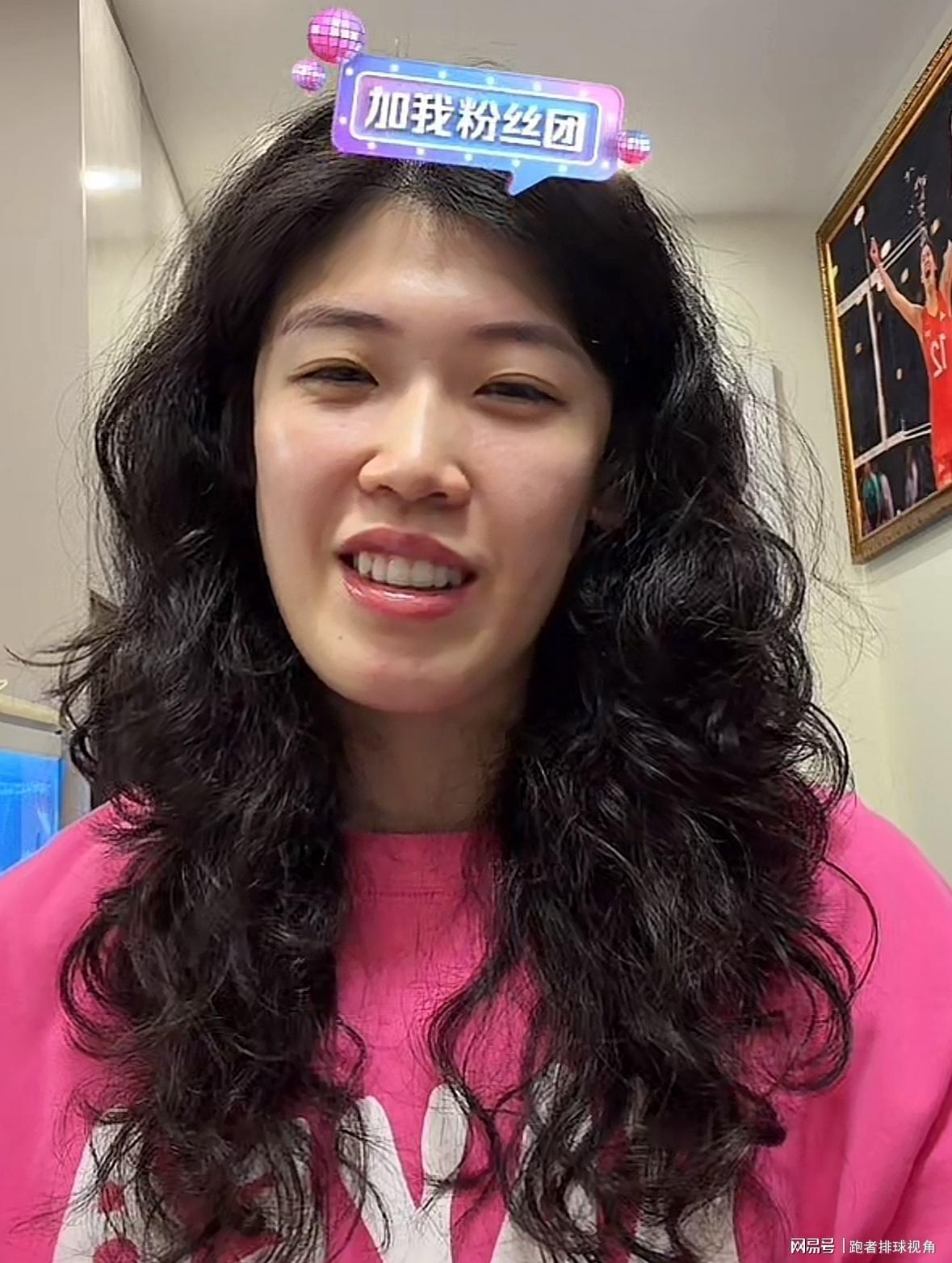 开云体育-李盈莹公布康复进度！单脚站立吃力，亚锦赛难归，直播疑似被警告